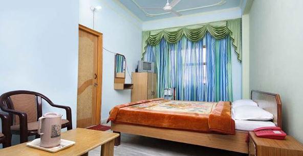 Hotel Raj B & B